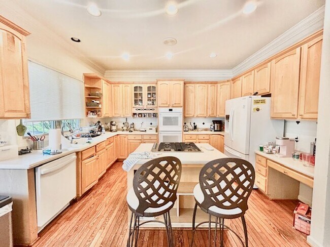 Building Photo - 10503 Aubinoe Farm Dr
