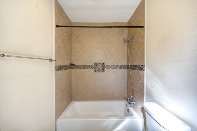 Building Photo - 6227 S Pinesap Dr