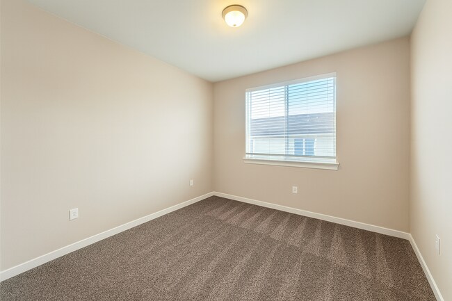 Building Photo - Modern Comfort Meets Convenience