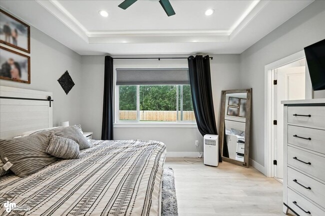 Building Photo - 4 BEDROOM | 2 BATHROOMS | 3 CAR GARAGE | M...