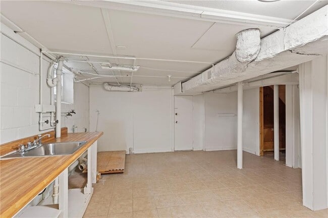 Building Photo - 798 Bank St SE