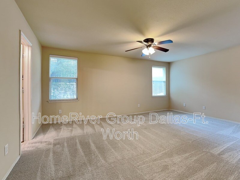 Building Photo - 10622 Midway Dr