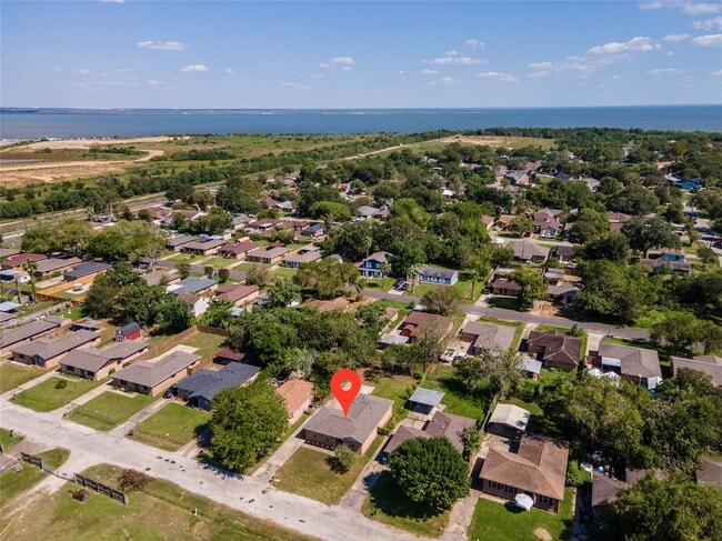 Building Photo - 4813 Cedar St