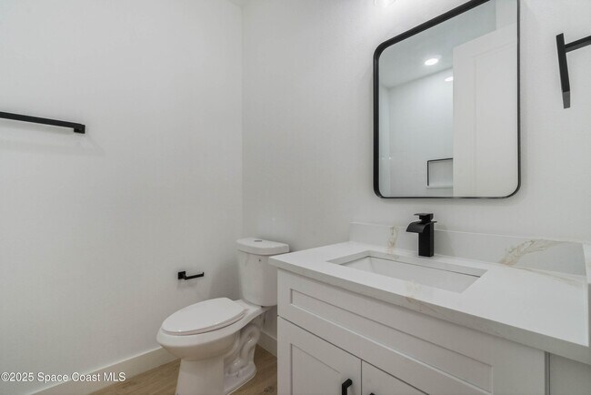 Building Photo - 521 Garbelmann St