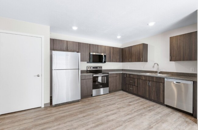 Building Photo - 352 Deschane Ave