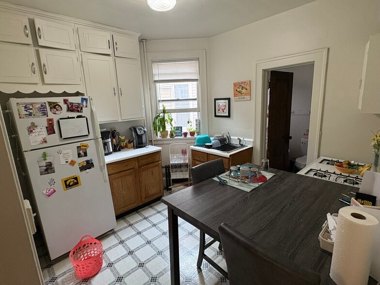 Primary Photo - 308 N Dubuque St