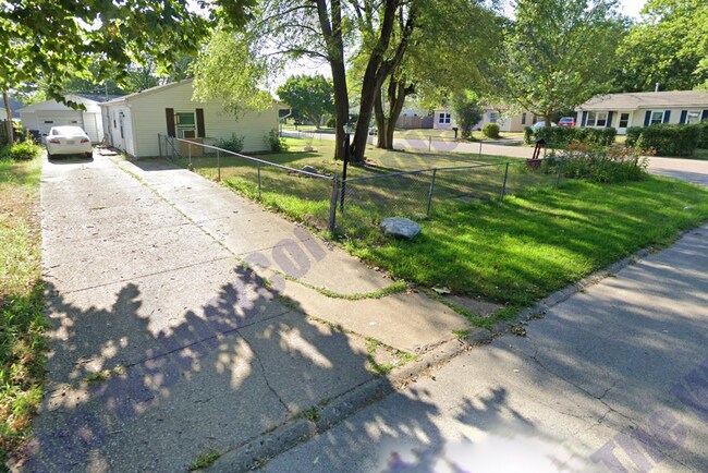 Building Photo - Available August 1st!