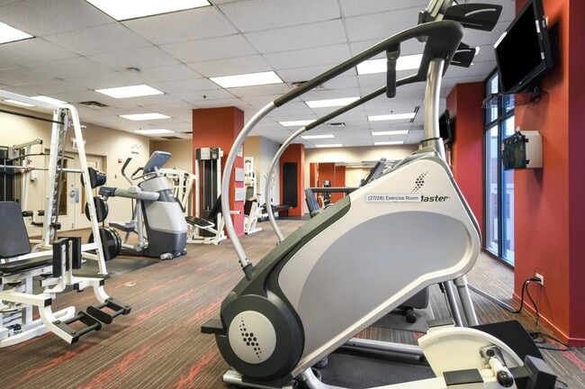 Building Photo - 330 N Jefferson St