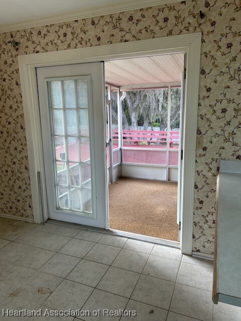 Building Photo - 647 Holmes Ave