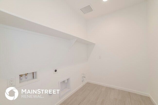 Building Photo - 10920 S 55th Ln