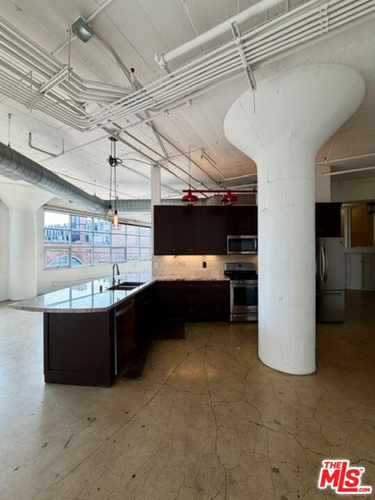 Building Photo - 530 Molino St