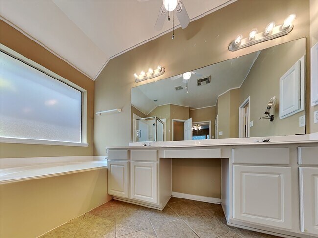 Building Photo - 3523 Pine Valley Dr