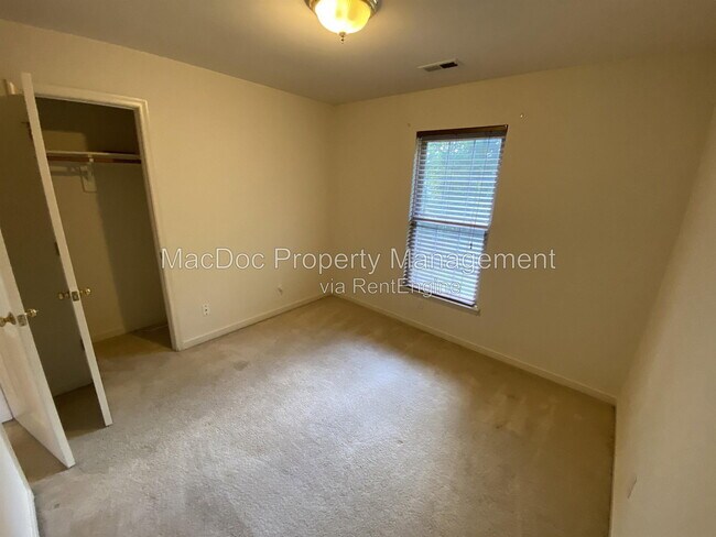 Building Photo - 9 Brown Cir
