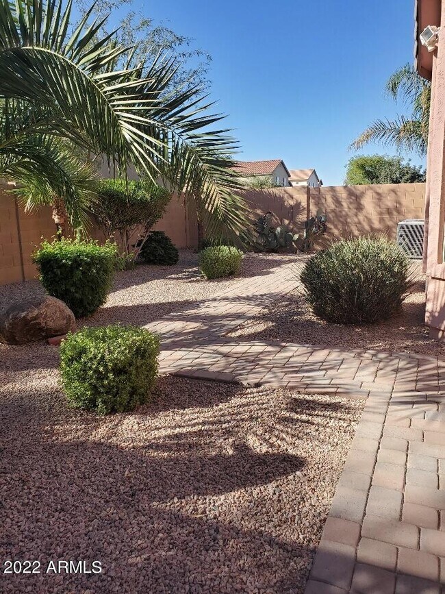 Building Photo - 46059 W Barbara Ln