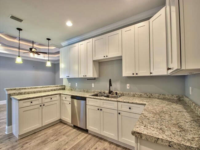 Building Photo - 114 Carousel Cir