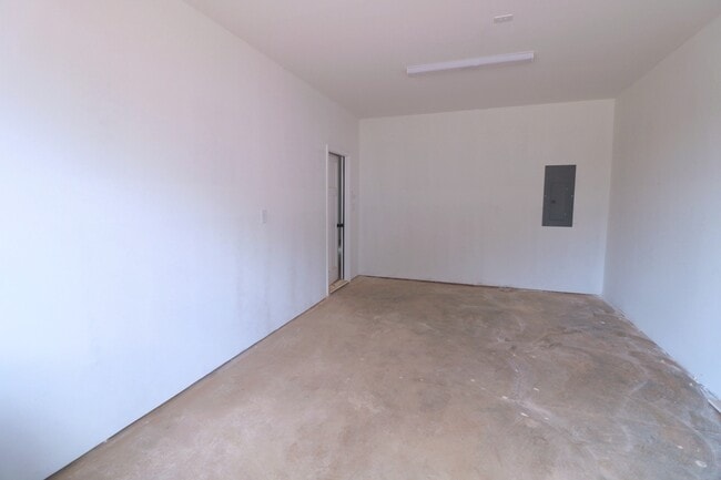 Building Photo - 112 Independence Ln