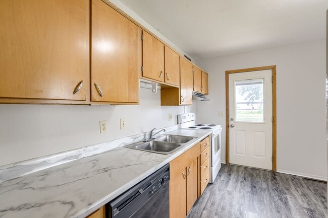 Building Photo - 5336/5338/5340 Ervin St Triplex