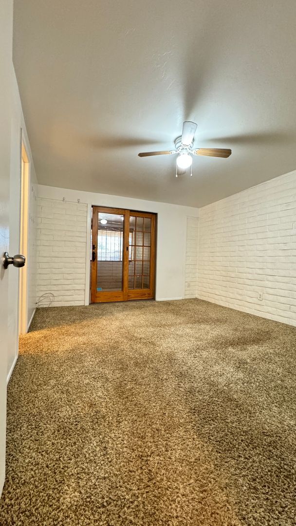 Building Photo - Eastside (Kolb and Stella) 5 bedroom house with a pool and large yard!