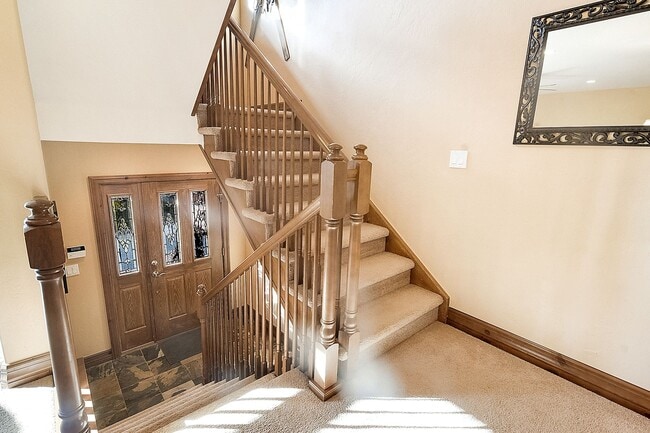 Building Photo - Beautiful townhome, ski shuttle, views, ut...