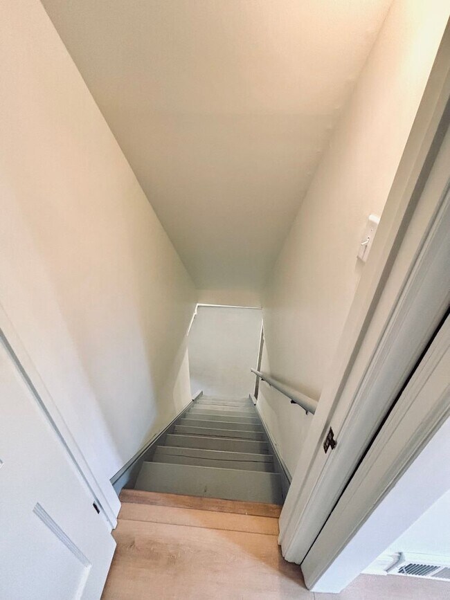 Building Photo - Stunning 2 Bedroom Home in The Heart of Go...