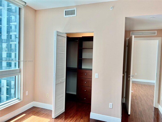 Building Photo - 300 S Biscayne Blvd