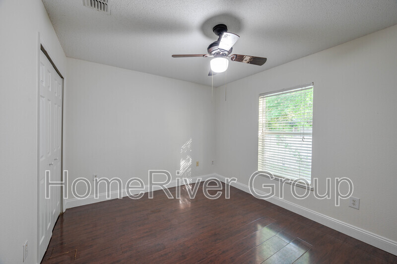 Building Photo - 718 Swan Way