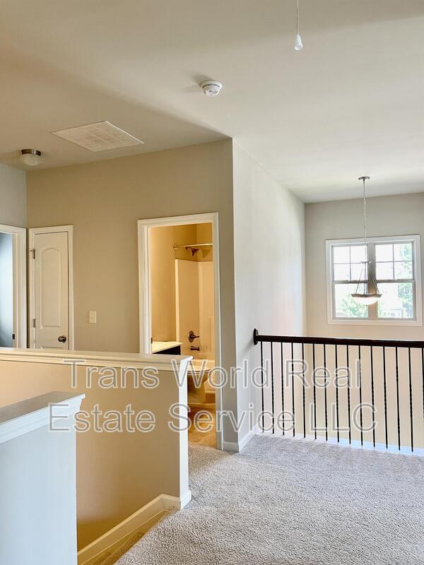 Building Photo - 7531 Silk Tree Pointe