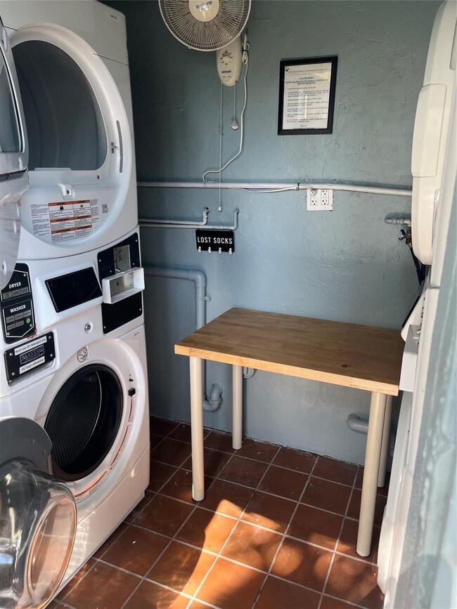 Building Photo - 1311 NE 18th St