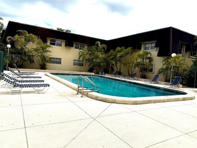 Building Photo - 13710 SW 90th Ave