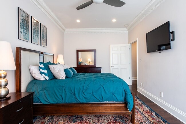 Building Photo - Furnished 3 bedroom/2bath Condo including Utilities!