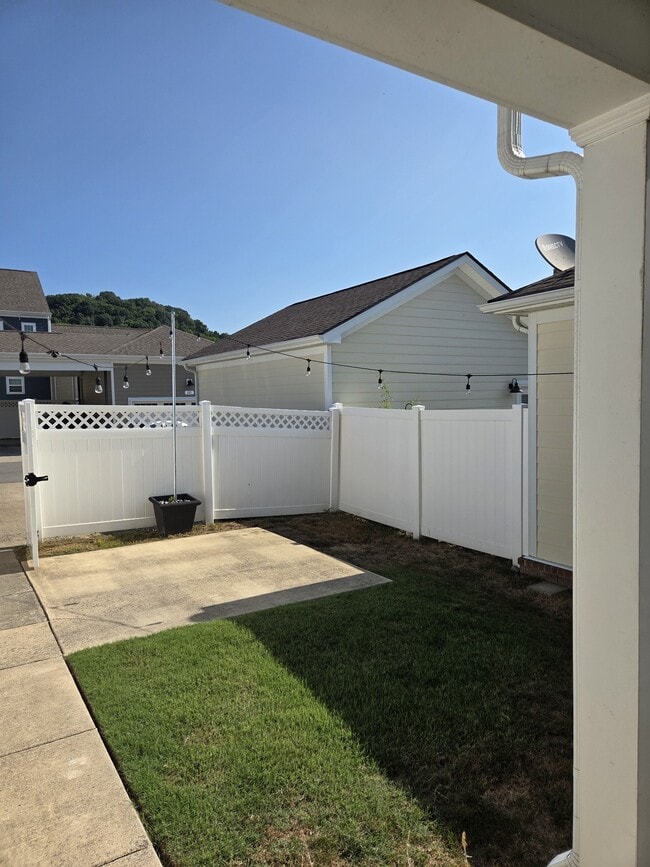 Building Photo - 149 Mary Ann Cir