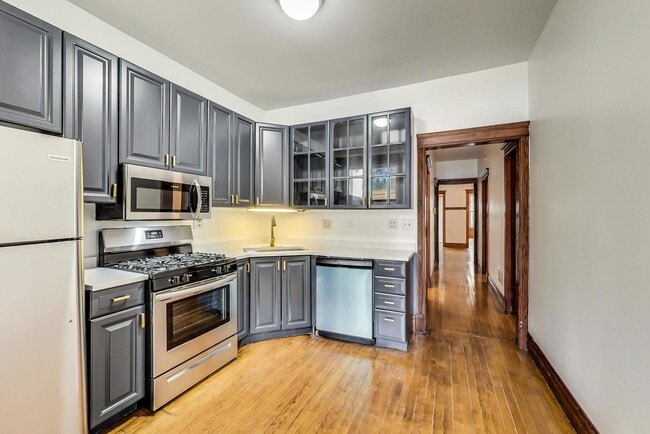 Building Photo - 3515 N Wilton Ave