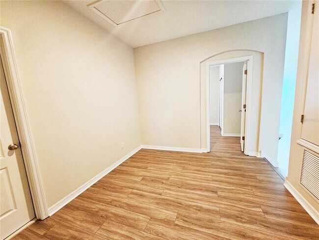 Building Photo - 12754 Garridan Ave