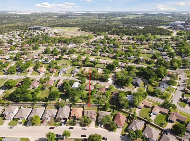 Building Photo - "Charming 3-Bedroom Home Just Minutes from Downtown Dallas!"