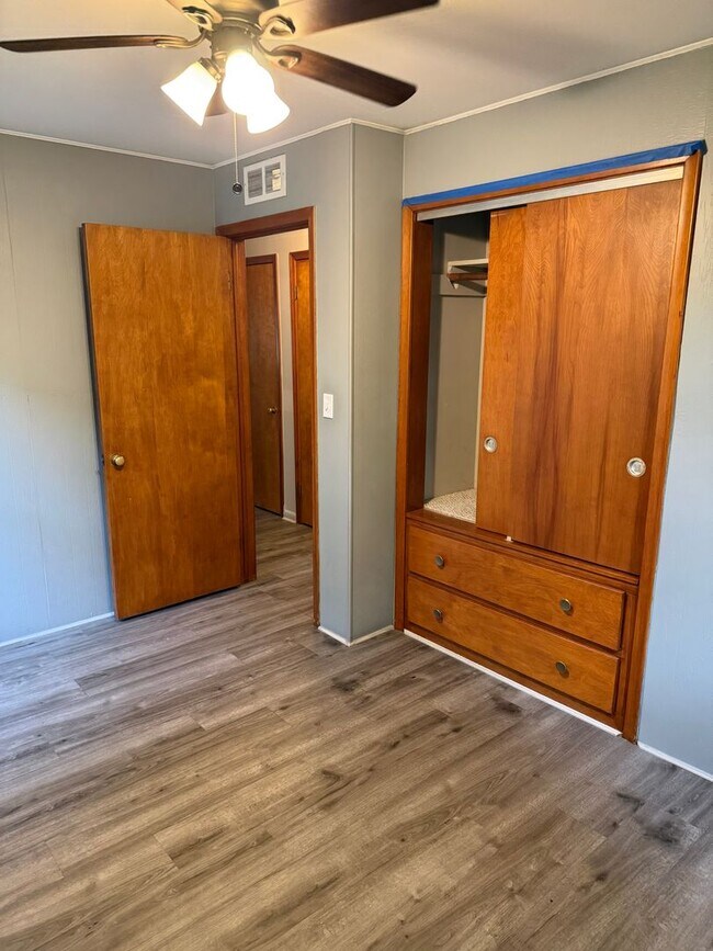 Building Photo - Awesome Property for an Awesome Price