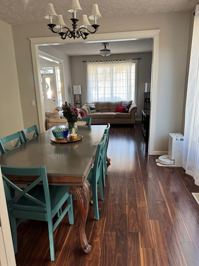 Building Photo - RARE! 5 Bedroom Rental Home pre-leasing for the end of February! Entertainers' Paradise - Pet Fri...