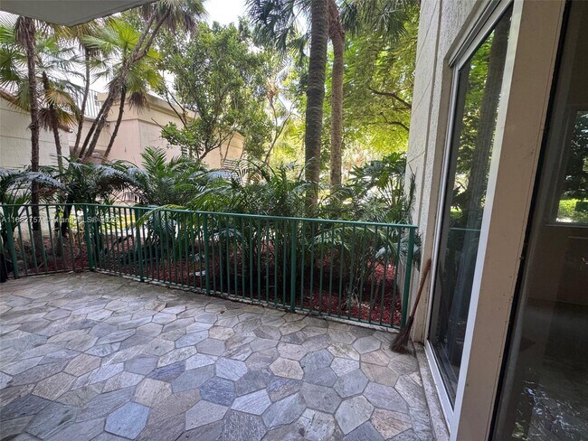 Building Photo - 20000 E Country Club Dr