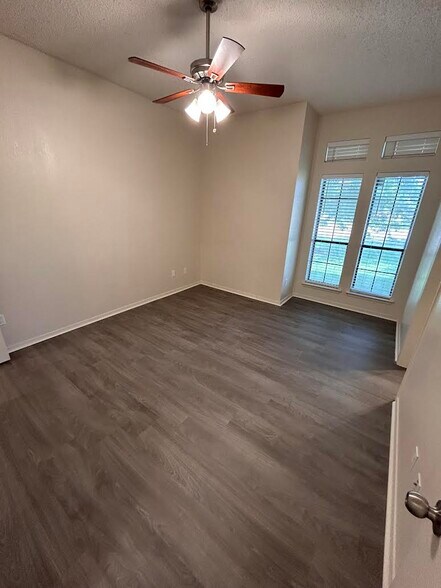 Building Photo - 1226 S Rogers Rd