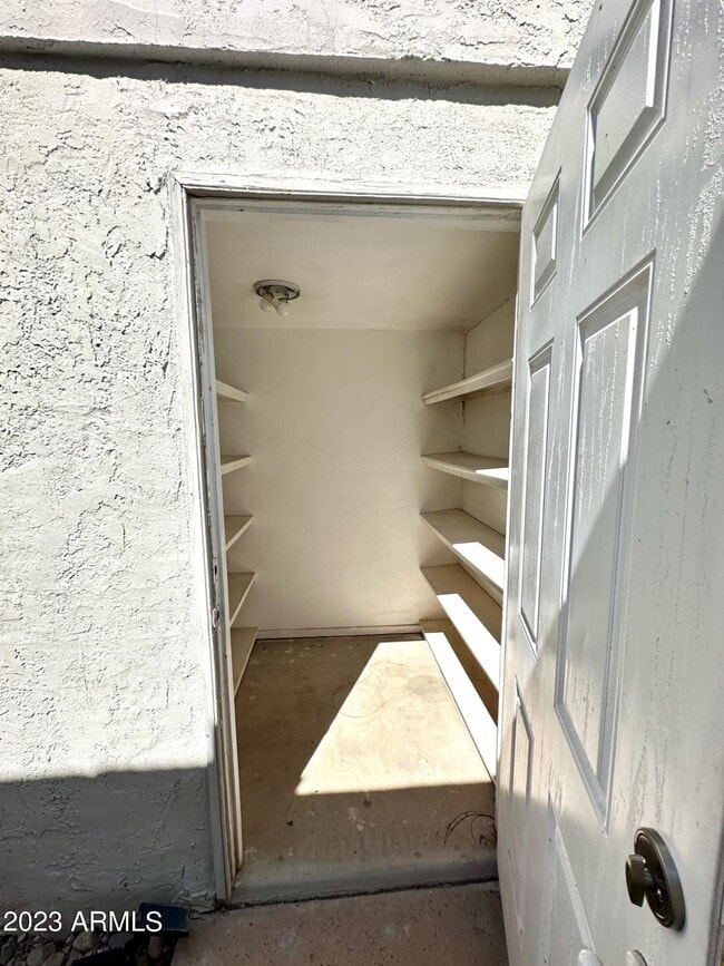 Building Photo - 821 E Orange Dr