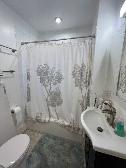 Building Photo - 42 Gorham St