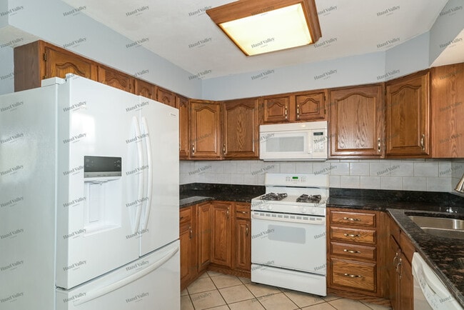 Building Photo - 911 Brands Hatch Ln