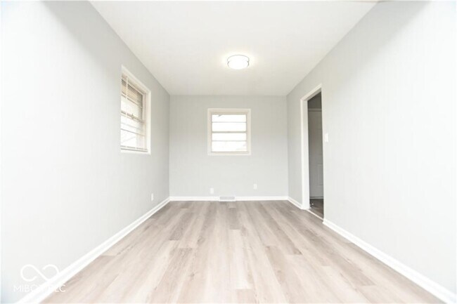 Building Photo - 5820 E 40th St