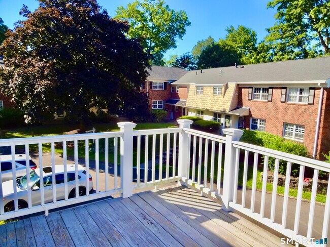 Building Photo - 245 Unquowa Rd