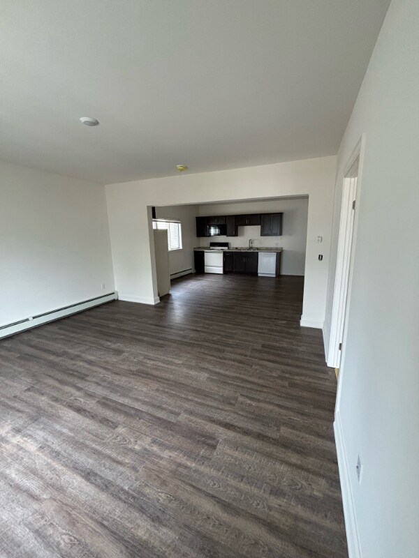 Building Photo - 85 Laverack Ave