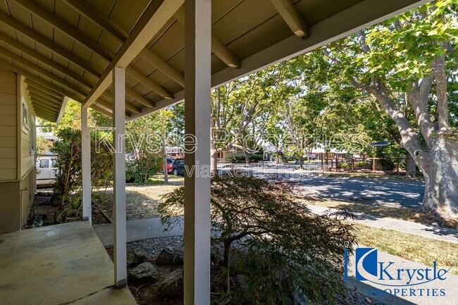 Building Photo - 126 Lain Dr