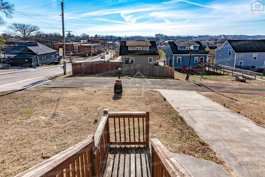 Building Photo - 800 Knoxville College Dr