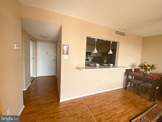 Building Photo - 6301 Stevenson Ave