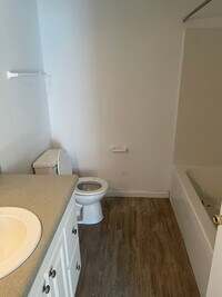 Building Photo - Recently renovated 3/2 on Balkin Rd