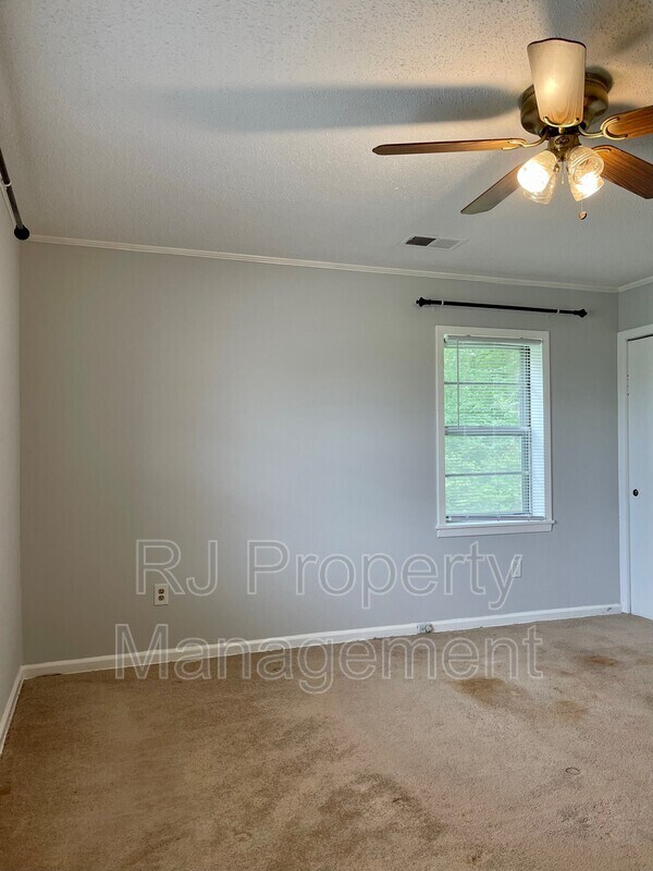 Building Photo - 5414 Hayes Rd