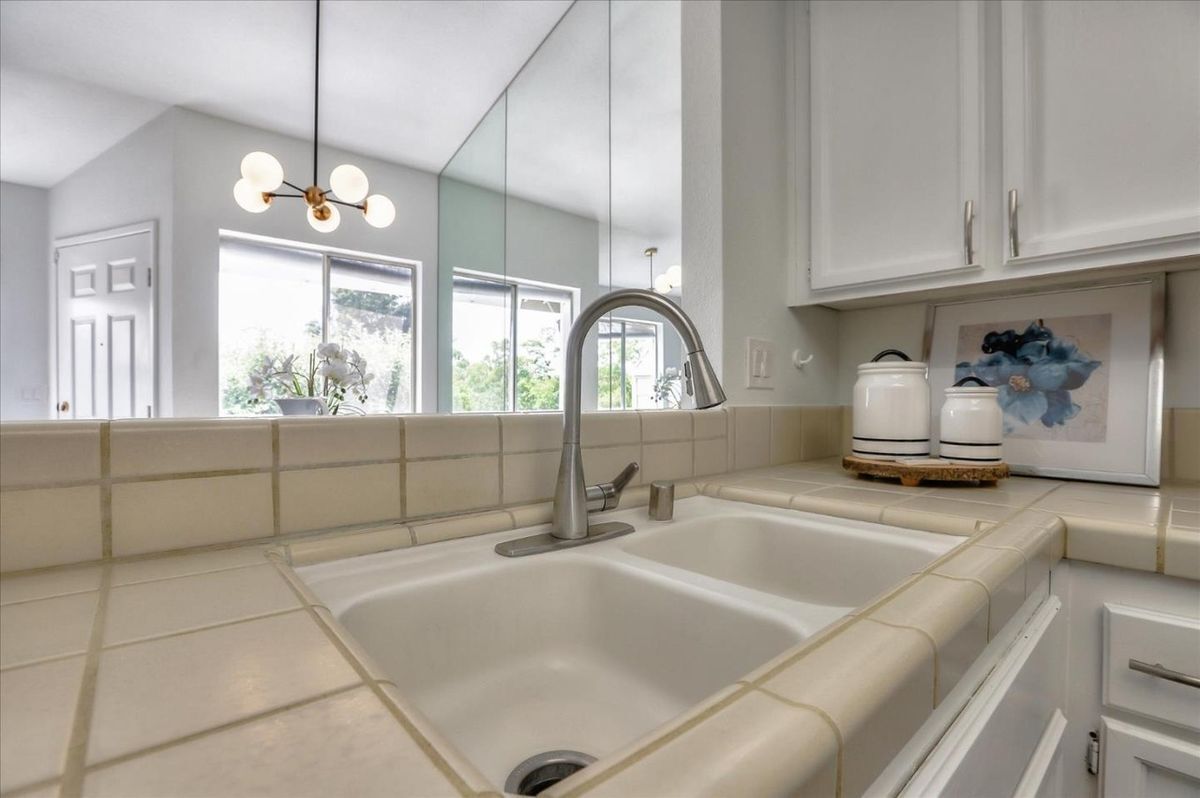 Building Photo - 90 Cherry Ridge Ln